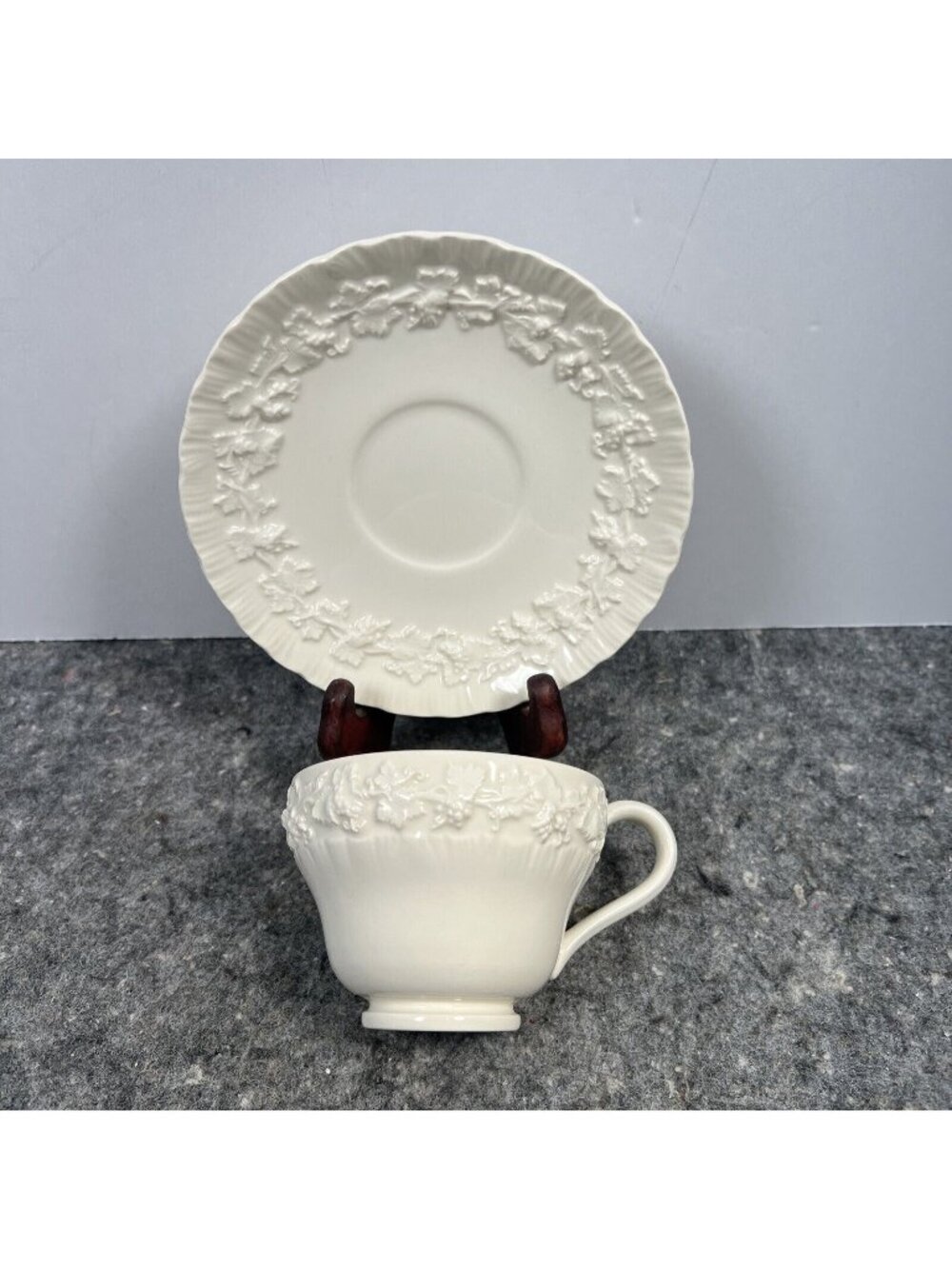 VTG Wedgwood Of Etruria Barlaston England Queensware Tea Cup And Saucer Cream